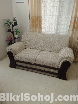 সোফা বিক্রয় হবে। দুই + দুই + এক